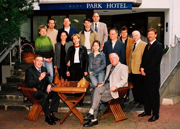 Deutsche vor Parkhotel