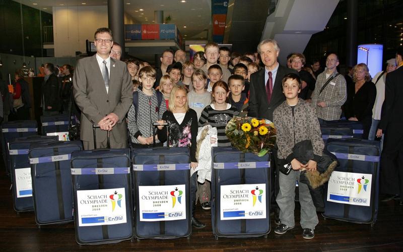 bergabe der EnBW-Schachkoffer