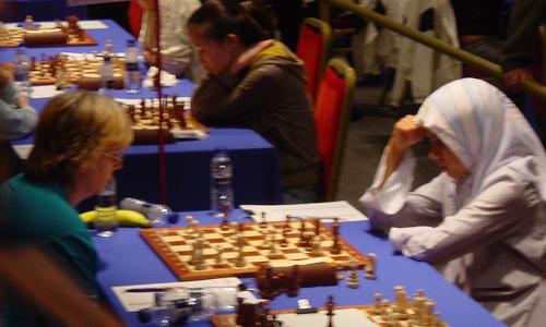 Barbara Hund (links)